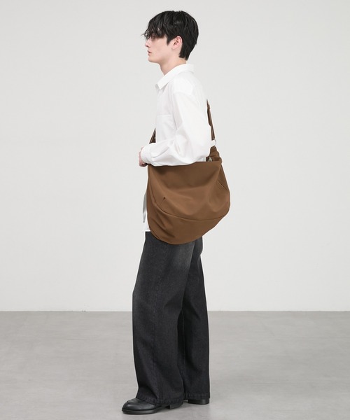 CIYOT（シヨウト）の「【CIYOT】2WAYリングベルト ラウンドショルダーバッグ（ショルダーバッグ・メンズ・ブラック/ダークブラウン/アイボリー/ブラック系/チャコール/ブラウン系・FREE）」の21枚目の写真