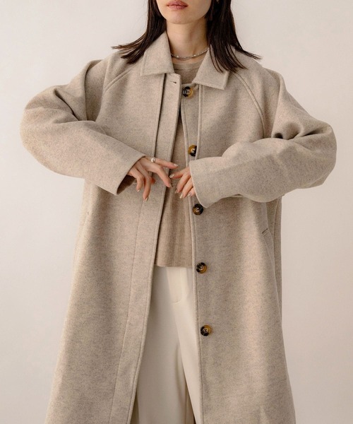 ベージュ ボタン付きロングコート　プラスノア　+NOA NOAHL（ノアル）の「【NOAHL】ヨークデザインロングコート（ステン