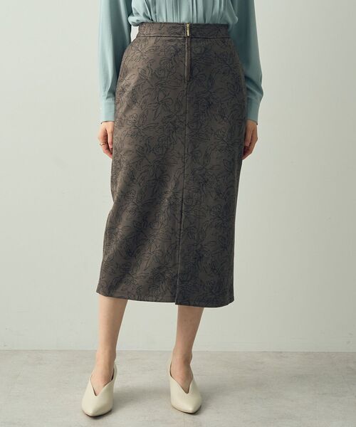 YECCA VECCA（イェッカヴェッカ）の「フラワー柄フェイクスエードスカート（スカート・レディース・チャコールグレー/ブルー系その他7/アイボリー・FREE）」の2枚目の写真