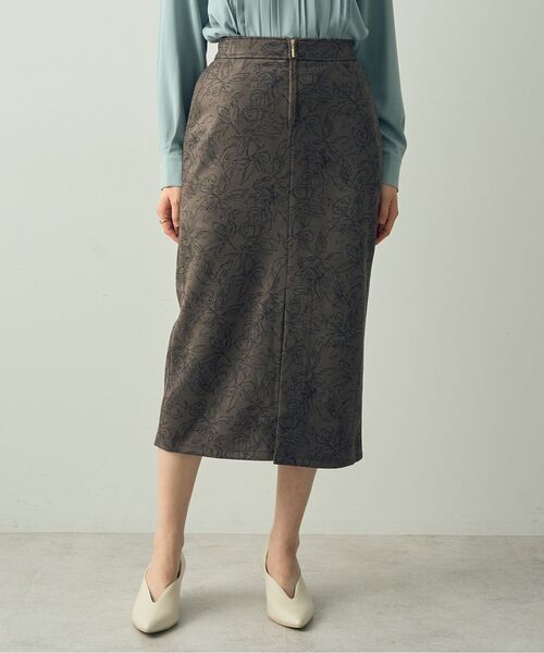 YECCA VECCA（イェッカヴェッカ）の「フラワー柄フェイクスエードスカート（スカート・レディース・チャコールグレー/ブルー系その他7/アイボリー・FREE）」の18枚目の写真