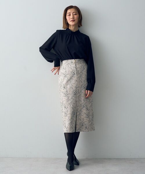 YECCA VECCA（イェッカヴェッカ）の「フラワー柄フェイクスエードスカート（スカート・レディース・チャコールグレー/ブルー系その他7/アイボリー・FREE）」の5枚目の写真