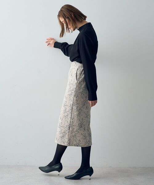 YECCA VECCA（イェッカヴェッカ）の「フラワー柄フェイクスエードスカート（スカート・レディース・チャコールグレー/ブルー系その他7/アイボリー・FREE）」の7枚目の写真