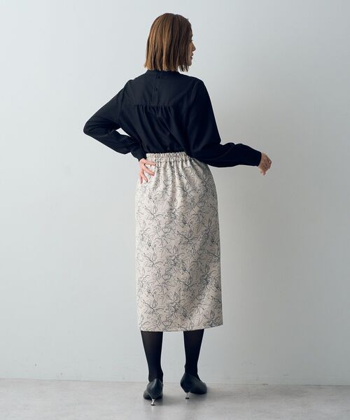 YECCA VECCA（イェッカヴェッカ）の「フラワー柄フェイクスエードスカート（スカート・レディース・チャコールグレー/ブルー系その他7/アイボリー・FREE）」の8枚目の写真