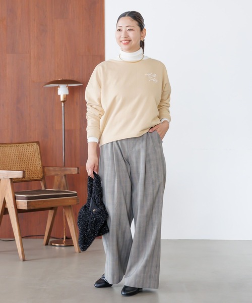 Elura（エルーラ）の「＜ELSTAFF企画＞大人ロゴスウェット/149159（スウェット・レディース・チャコールグレー/ベージュ・LARGE/MEDIUM）」の3枚目の写真