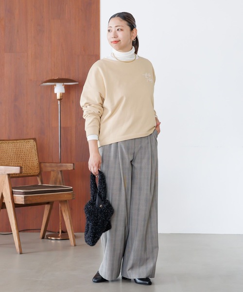 Elura（エルーラ）の「＜ELSTAFF企画＞大人ロゴスウェット/149159（スウェット・レディース・チャコールグレー/ベージュ・LARGE/MEDIUM）」の4枚目の写真