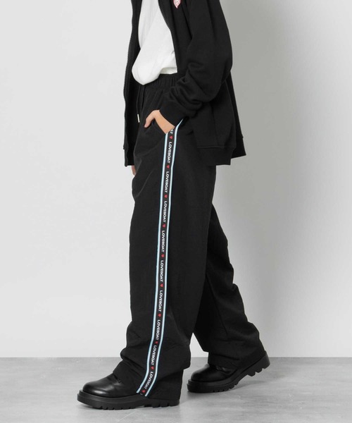 Right-on(ライトオン)の「【LOVE BOAT】サイドラインパンツ(その他パンツ・キッズ・ベージュ/ブラック・130/140/150/160)」の2枚目の写真