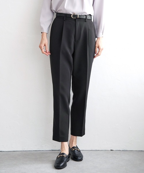 IKKA LOUNGE（イッカラウンジ）の「【洗濯機で洗える／セットアップ対応】ウォッシャブルテーパードパンツ（その他パンツ・レディース・ライトグレー/ブラック/ネイビー・L/M/S/XL）」の2枚目の写真