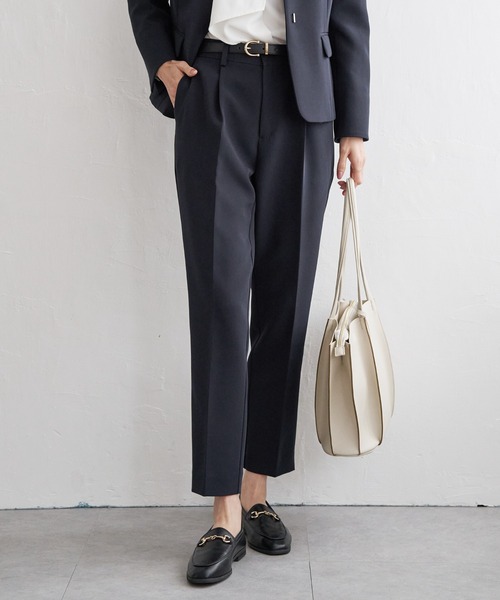 IKKA LOUNGE（イッカラウンジ）の「【洗濯機で洗える／セットアップ対応】ウォッシャブルテーパードパンツ（その他パンツ・レディース・ライトグレー/ブラック/ネイビー・L/M/S/XL）」の4枚目の写真