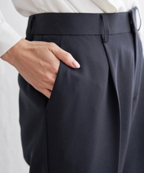 IKKA LOUNGE（イッカラウンジ）の「【洗濯機で洗える／セットアップ対応】ウォッシャブルテーパードパンツ（その他パンツ・レディース・ライトグレー/ブラック/ネイビー・L/M/S/XL）」の17枚目の写真