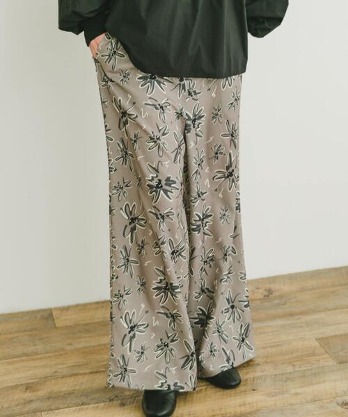 ITEMS URBANRESEARCH（アイテムズ アーバンリサーチ）の「リラックスイージーパンツ（その他パンツ・レディース・チャコールグレー/モカ・FREE）」の13枚目の写真