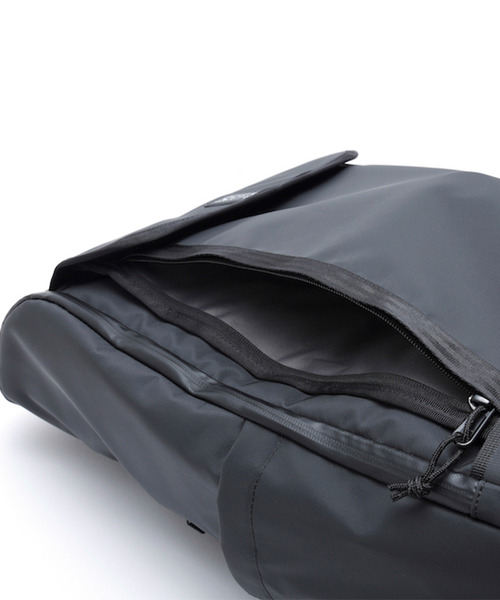CHROME（クローム）の「［ CHROME / クローム ］VOLCAN 35L PACK BKTP_BLACK TARP / ボルカン 35L パック ブラック タープ 防水 35L バックパック（バックパック/リュック・メンズ・ブラック・FREE）」の6枚目の写真