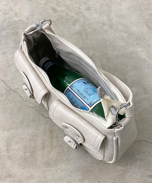 non-hedge(ノンヘッジ)の「ベルトフラップポケット2WAYバッグ(ショルダーバッグ・レディース・アイボリー/ブラック・FREE)」の13枚目の写真