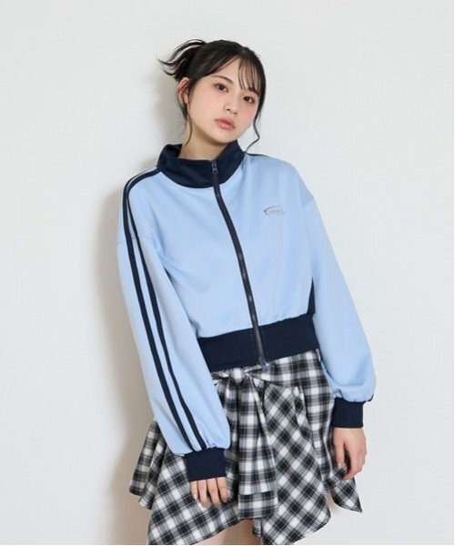 LOVETOXIC（ラブトキシック）の「【LTXC】クロップドトラックジャケット（ジャージ・キッズ・オフホワイト/ブラック/サックスブルー・L:160cm/M:150cm/S:140cm）」の3枚目の写真