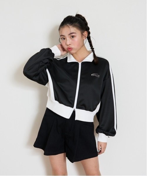 LOVETOXIC（ラブトキシック）の「【LTXC】クロップドトラックジャケット（ジャージ・キッズ・オフホワイト/ブラック/サックスブルー・L:160cm/M:150cm/S:140cm）」の2枚目の写真