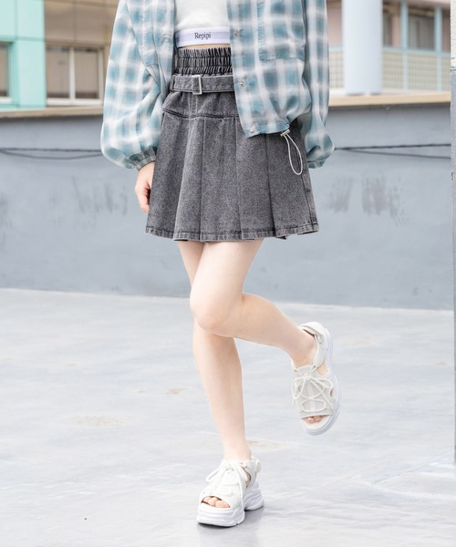 repipi armario（レピピ アルマリオ）の「ライトデニムプリーツスカート（スカート・キッズ・ブルー/ブラック系その他/ブルー系その他・SMALL/LARGE/MEDIUM）」の2枚目の写真