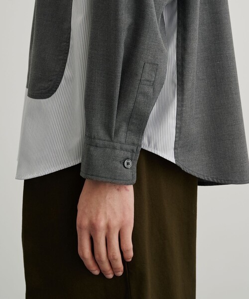 PUBLIC TOKYO（パブリックトウキョウ）の「ドッキングレイヤードシャツ（シャツ/ブラウス・メンズ・サックスブルー/ダークグレー・1/2）」の9枚目の写真