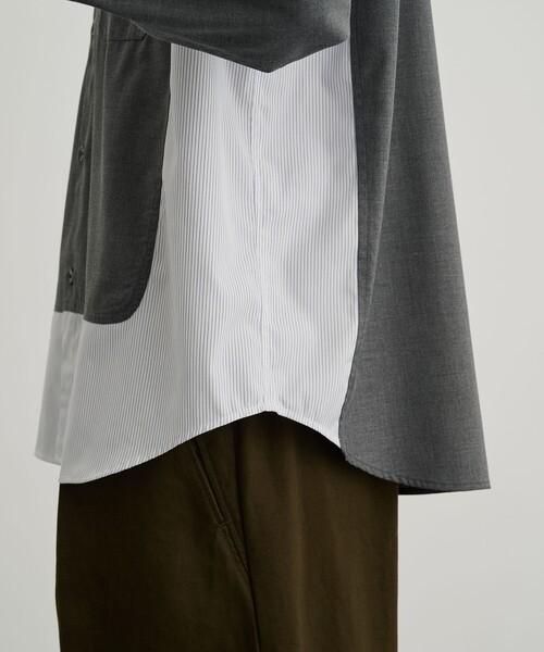 PUBLIC TOKYO（パブリックトウキョウ）の「ドッキングレイヤードシャツ（シャツ/ブラウス・メンズ・サックスブルー/ダークグレー・1/2）」の10枚目の写真