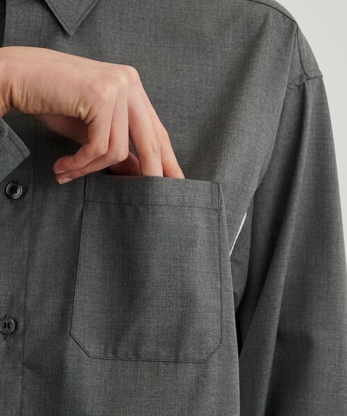 PUBLIC TOKYO（パブリックトウキョウ）の「ドッキングレイヤードシャツ（シャツ/ブラウス・メンズ・サックスブルー/ダークグレー・1/2）」の13枚目の写真