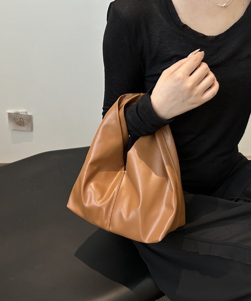 VIBGYOR(ヴィブジョー)の「urbanfemine./合成皮革ハンドバッグ U7424(ハンドバッグ・レディース・ブラック/ブラウン/ホワイト/グリーン・FREE)」の1枚目の写真