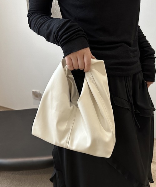 VIBGYOR(ヴィブジョー)の「urbanfemine./合成皮革ハンドバッグ U7424(ハンドバッグ・レディース・ブラック/ブラウン/ホワイト/グリーン・FREE)」の16枚目の写真
