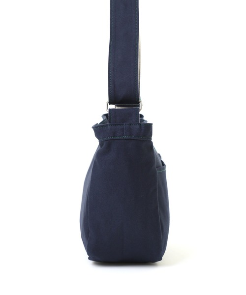 Manhattan Portage（マンハッタンポーテージ）の「GAZETTE CROSSBODY BAG CANVAS LITE 25（ショルダーバッグ・レディース・ナチュラル/ダークネイビー・MEDIUM）」の15枚目の写真