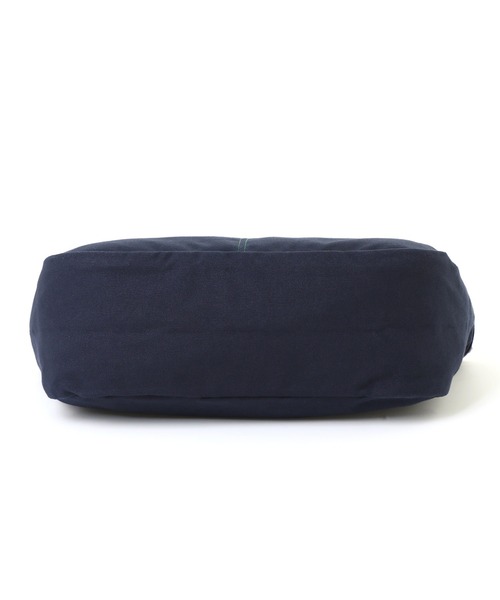 Manhattan Portage（マンハッタンポーテージ）の「GAZETTE CROSSBODY BAG CANVAS LITE 25（ショルダーバッグ・レディース・ナチュラル/ダークネイビー・MEDIUM）」の13枚目の写真