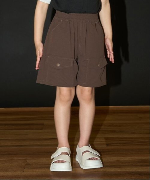 b・ROOM（ビールーム）の「カーゴポケット4分丈パンツ（その他パンツ・キッズ・ベージュ/アイボリー/ダークブラウン/ブラック/カーキ/ブルー系その他2・130cm/120cm/150cm/140cm/110cm/100cm）」の4枚目の写真