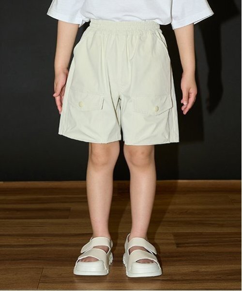 b・ROOM（ビールーム）の「カーゴポケット4分丈パンツ（その他パンツ・キッズ・ベージュ/アイボリー/ダークブラウン/ブラック/カーキ/ブルー系その他2・130cm/120cm/150cm/140cm/110cm/100cm）」の2枚目の写真