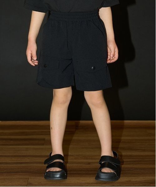 b・ROOM（ビールーム）の「カーゴポケット4分丈パンツ（その他パンツ・キッズ・ベージュ/アイボリー/ダークブラウン/ブラック/カーキ/ブルー系その他2・130cm/120cm/150cm/140cm/110cm/100cm）」の3枚目の写真