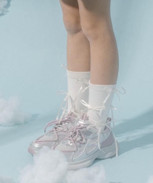 URBAN CHERRY（アーバンチェリー）の「サテンリボンデザインソックス（ソックス/靴下・キッズ・ブラック/ホワイト・FREE）」の3枚目の写真