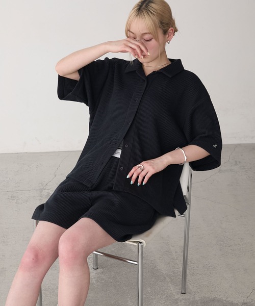 AMERIA ANDERSON(アメリアアンダーソン)の「【AMERIA ANDERSON】waffle fabric set-up / ワッフル地 ワンポイントロゴ刺繍 ハーフスリーブ&ショートパンツ セットアップ(ルームウェア/パジャマ・レディース・ライトグリーン/ダークネイビー/ライトブラウン・L/M)」の4枚目の写真