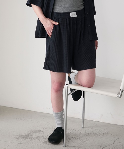 AMERIA ANDERSON(アメリアアンダーソン)の「【AMERIA ANDERSON】waffle fabric set-up / ワッフル地 ワンポイントロゴ刺繍 ハーフスリーブ&ショートパンツ セットアップ(ルームウェア/パジャマ・レディース・ライトグリーン/ダークネイビー/ライトブラウン・L/M)」の5枚目の写真