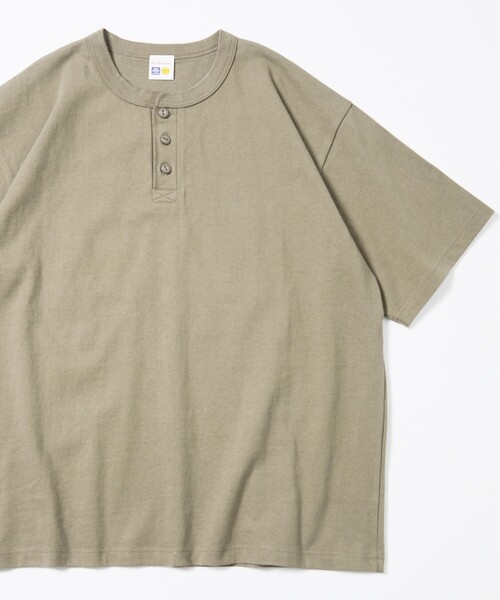 FREAK'S STORE(フリークスストア)の「HEAVY WEIGHT / ヘビーウェイト ヘンリーネック ショートスリーブTシャツ/10.5オンス(Tシャツ/カットソー・メンズ・ベージュ/チャコールグレー/ワインレッド/ライトグレー/ホワイト/ブラック・LARGE/MEDIUM/SMALL)」の5枚目の写真
