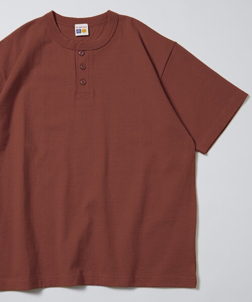 FREAK'S STORE(フリークスストア)の「HEAVY WEIGHT / ヘビーウェイト ヘンリーネック ショートスリーブTシャツ/10.5オンス(Tシャツ/カットソー・メンズ・ベージュ/チャコールグレー/ワインレッド/ライトグレー/ホワイト/ブラック・LARGE/MEDIUM/SMALL)」の6枚目の写真