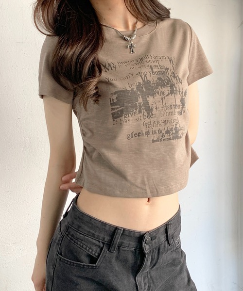 lilful(リルフル)の「サイドギャザー プリント コンパクトピチTシャツ(Tシャツ/カットソー・レディース・ベージュ/ブラック/アイボリー・M/S)」の7枚目の写真