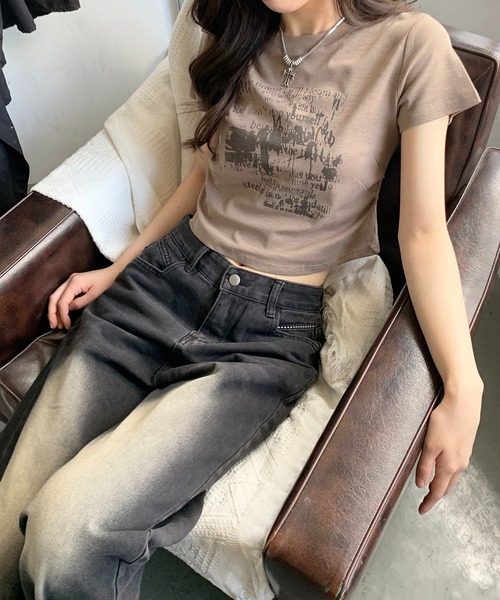 lilful(リルフル)の「サイドギャザー プリント コンパクトピチTシャツ(Tシャツ/カットソー・レディース・ベージュ/ブラック/アイボリー・M/S)」の4枚目の写真