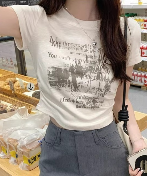 lilful(リルフル)の「サイドギャザー プリント コンパクトピチTシャツ(Tシャツ/カットソー・レディース・ベージュ/ブラック/アイボリー・M/S)」の6枚目の写真