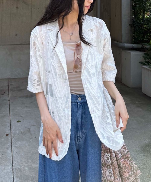 AS KNOW AS plus（アズノゥアズプラス）の「♪アソートデザイン 半袖テーラードジャケット（シアージャガード、シワサテン、ストライプ）（テーラードジャケット・レディース・チャコールグレー/アイボリー系/アイボリー・FREE）」の7枚目の写真