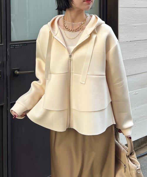 Jena espace merveilleux(ジェナ エスパスメルヴェイユ)の「【新色登場!】フリル切替パーカー(パーカー・レディース・グレー/ネイビー/アイボリー・FREE)」の2枚目の写真