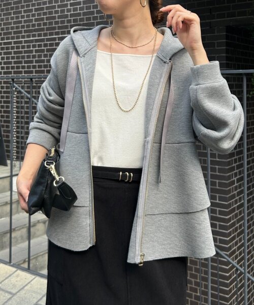 Jena espace merveilleux(ジェナ エスパスメルヴェイユ)の「【新色登場!】フリル切替パーカー(パーカー・レディース・グレー/ネイビー/アイボリー・FREE)」の4枚目の写真