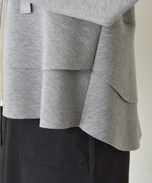 Jena espace merveilleux(ジェナ エスパスメルヴェイユ)の「【新色登場!】フリル切替パーカー(パーカー・レディース・グレー/ネイビー/アイボリー・FREE)」の17枚目の写真