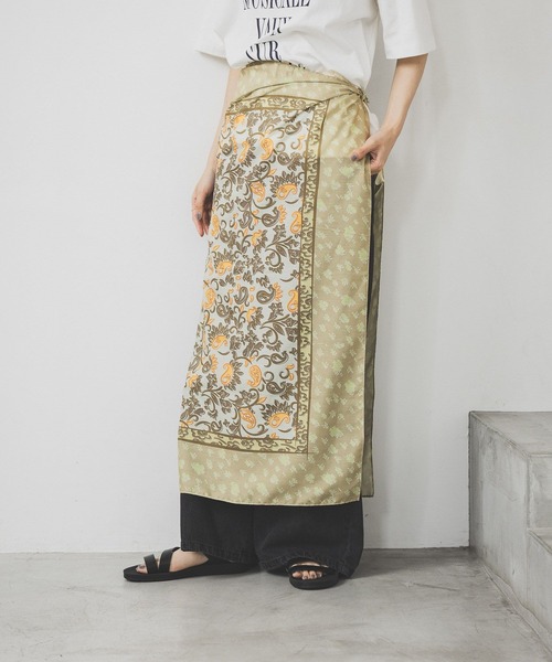 studio CLIP(スタディオクリップ)の「大判パネル柄スカーフ(ストール/ショール・レディース・ネイビー/ベージュ・FREE)」の9枚目の写真