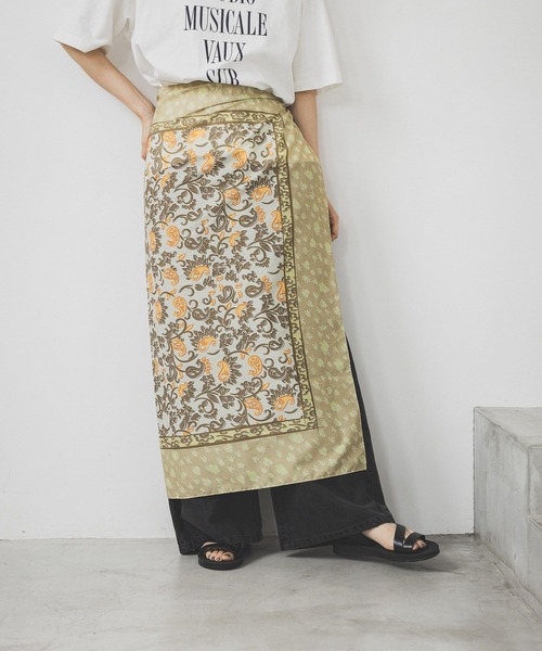 studio CLIP(スタディオクリップ)の「大判パネル柄スカーフ(ストール/ショール・レディース・ネイビー/ベージュ・FREE)」の8枚目の写真