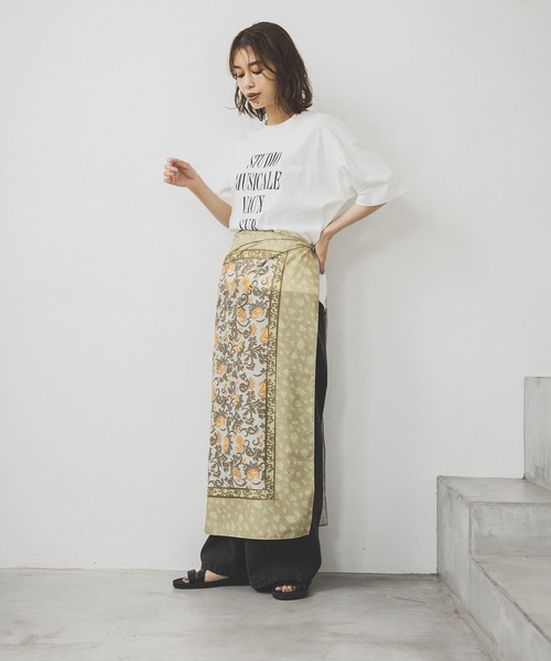 studio CLIP(スタディオクリップ)の「大判パネル柄スカーフ(ストール/ショール・レディース・ネイビー/ベージュ・FREE)」の6枚目の写真