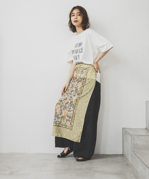 studio CLIP(スタディオクリップ)の「大判パネル柄スカーフ(ストール/ショール・レディース・ネイビー/ベージュ・FREE)」の5枚目の写真