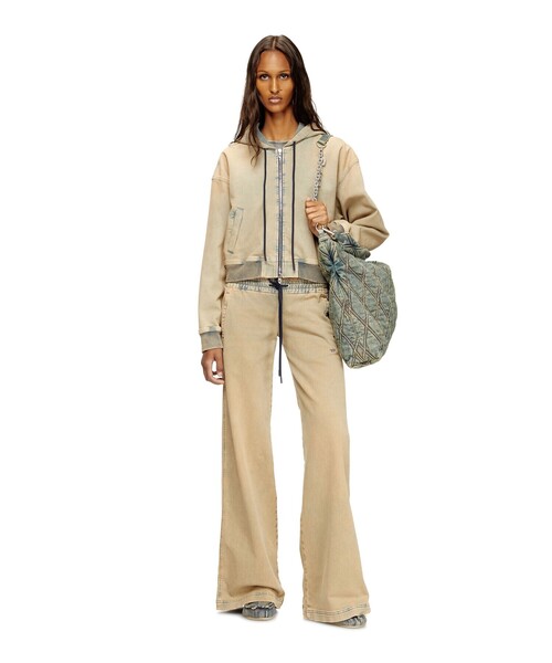 DIESEL（ディーゼル）の「ウィメンズ ジョグ ジップアップスウェット DE-GIRI-CROP JOGG（パーカー・レディース・ライトブラウン・SMALL/MEDIUM/LARGE/X-SMALL）」の3枚目の写真