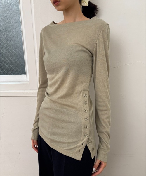 FUULLY STUDIO（フーリィーステューディオ）の「サイドボタンフライストップス（Tシャツ/カットソー・レディース・テラコッタ/サンドベージュ/ブラック・FREE）」の3枚目の写真