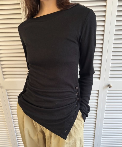 FUULLY STUDIO（フーリィーステューディオ）の「サイドボタンフライストップス（Tシャツ/カットソー・レディース・テラコッタ/サンドベージュ/ブラック・FREE）」の2枚目の写真