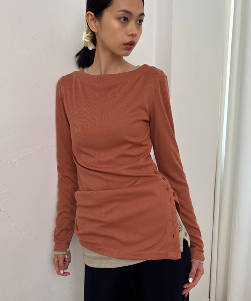 FUULLY STUDIO（フーリィーステューディオ）の「サイドボタンフライストップス（Tシャツ/カットソー・レディース・テラコッタ/サンドベージュ/ブラック・FREE）」の15枚目の写真