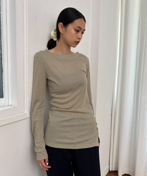 FUULLY STUDIO（フーリィーステューディオ）の「サイドボタンフライストップス（Tシャツ/カットソー・レディース・テラコッタ/サンドベージュ/ブラック・FREE）」の5枚目の写真